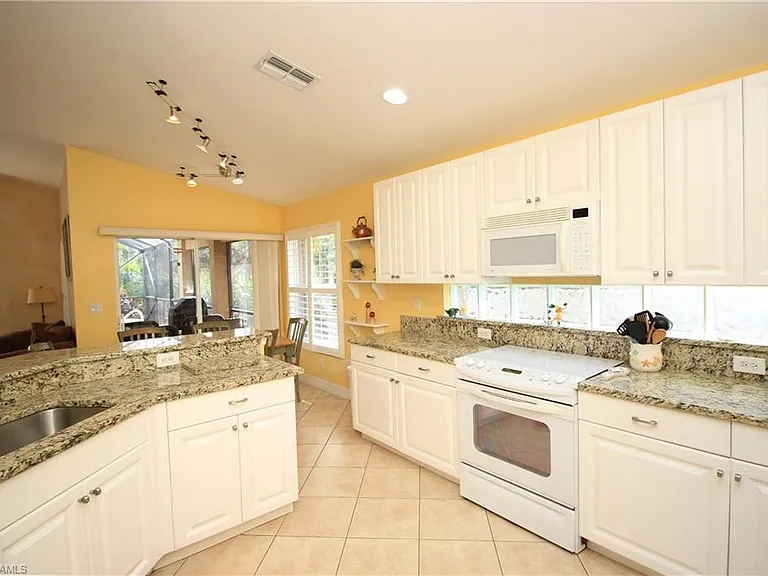 2322 Butterfly Palm Dr — Photo 27