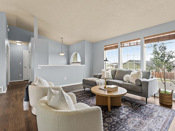 3rd image of 1014 S Antelope Ave