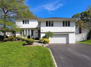 1343 Sandra Ln, Merrick, NY 11566