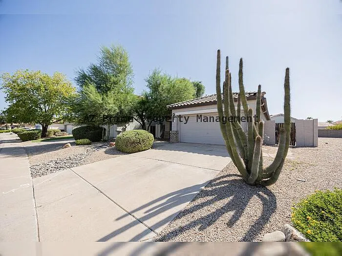 3 bed, 2.0 bath, 1323 sqft, $2,595 — Photo 1