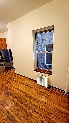 3rd image of 157 E 99th St APT 12