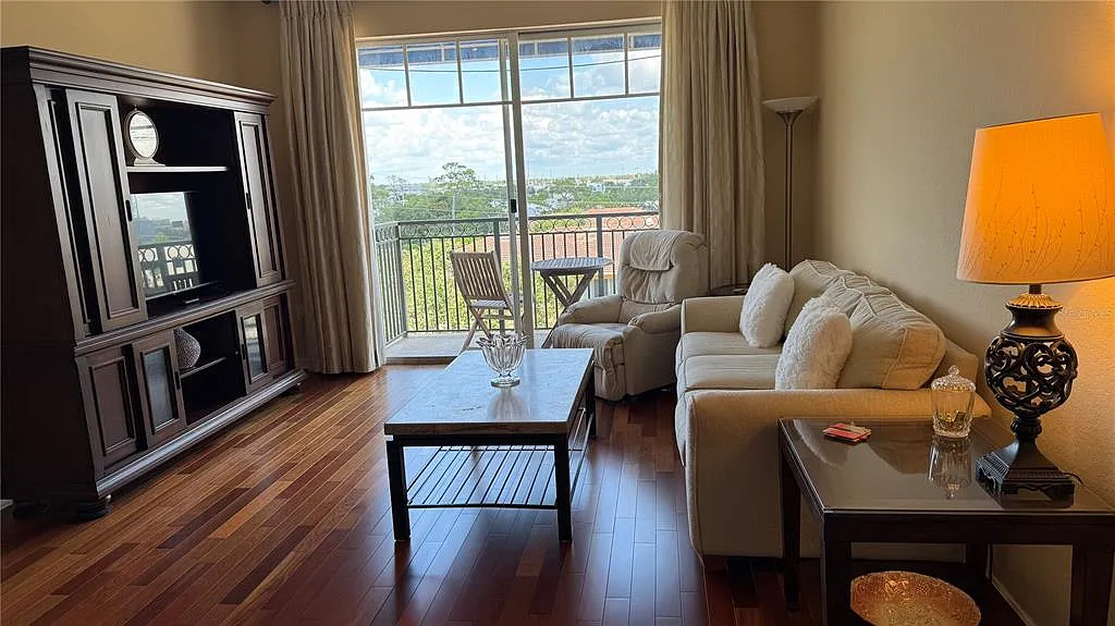 2 bed, 2.0 bath, 1051 sqft, $2,500 — Photo 3