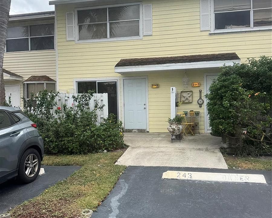 1st image of 2845 NE 15th St