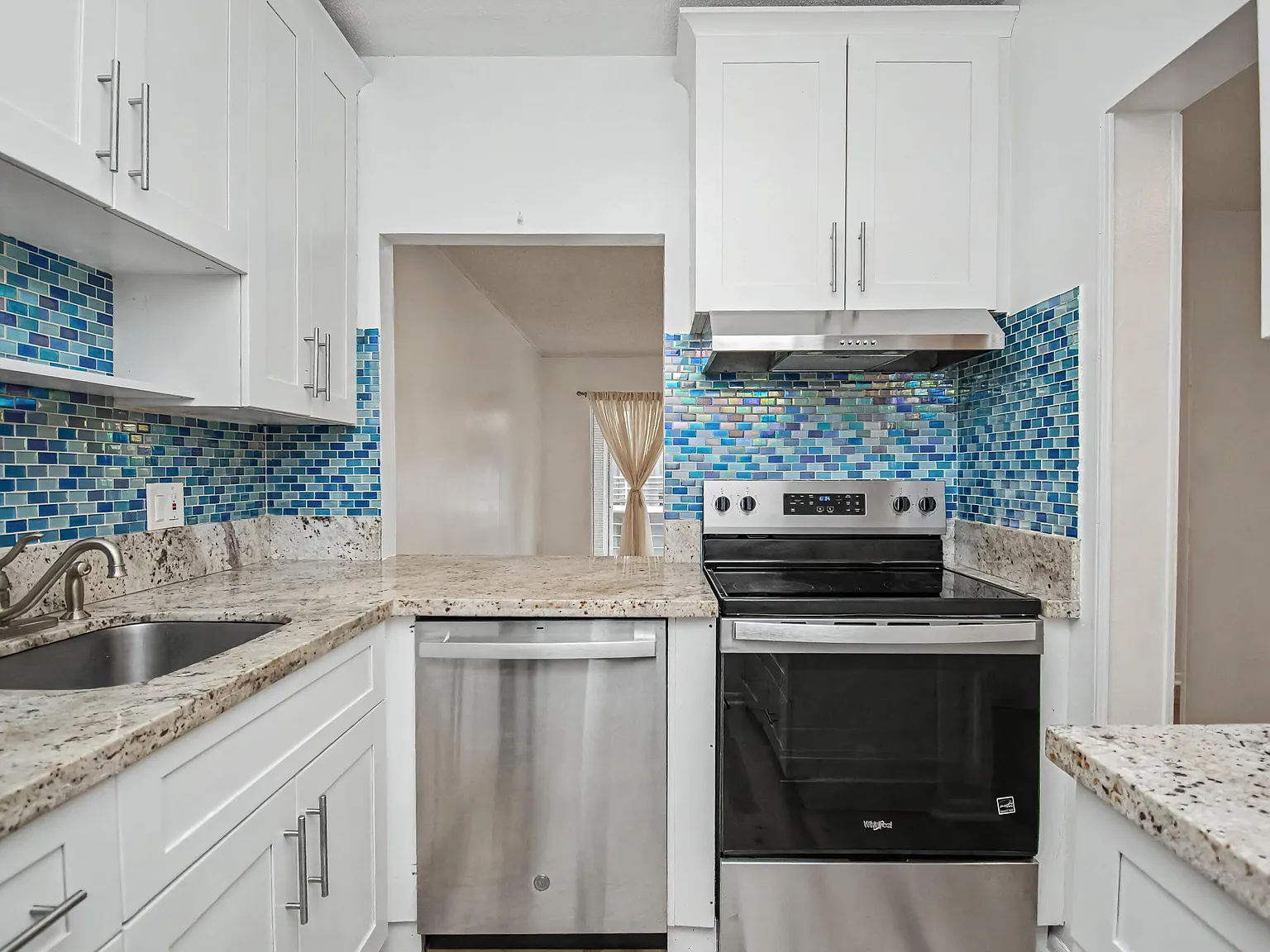 2 bed, 2.0 bath, 1000 sqft, $2,350 — Photo 3