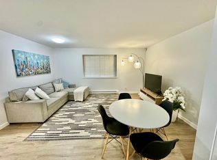 1689 Tatlow Ave, North Vancouver, BC V7P 3A1