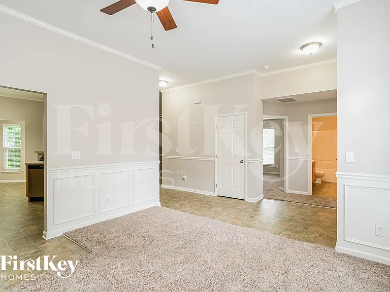 2015 Farmingham Ln — Photo 6