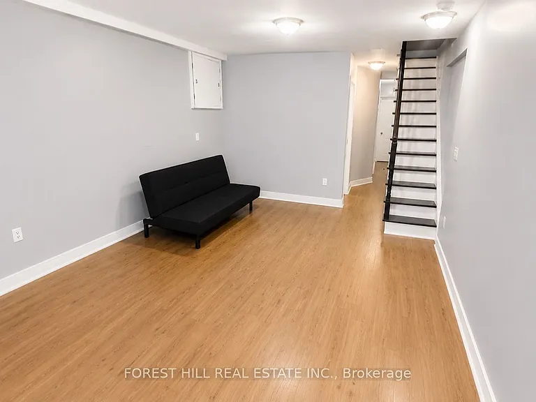634 Shaw St — Photo 2