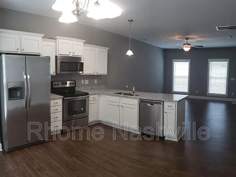 401 Caldwell Dr #4 — Photo 2