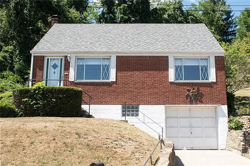 140 Robin St photo 1