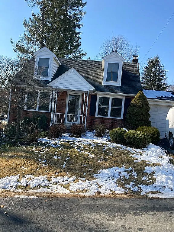 122 Howard St photo 1