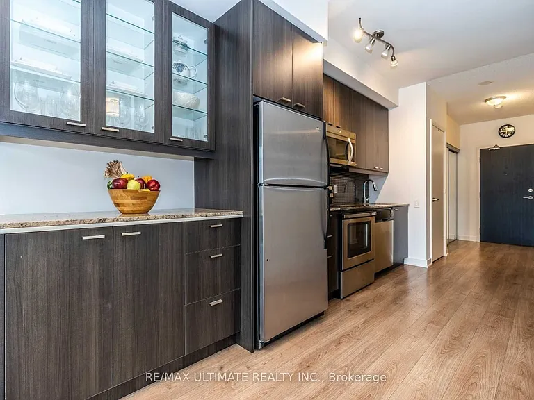 775 King St W #905 — Photo 4