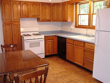 3rd image of 208 Arborwood Dr