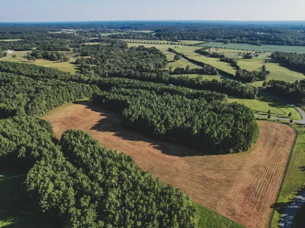 8 Jordan Run Ln, Charlottesville, VA 22902