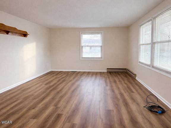 3rd image of 205 Market St