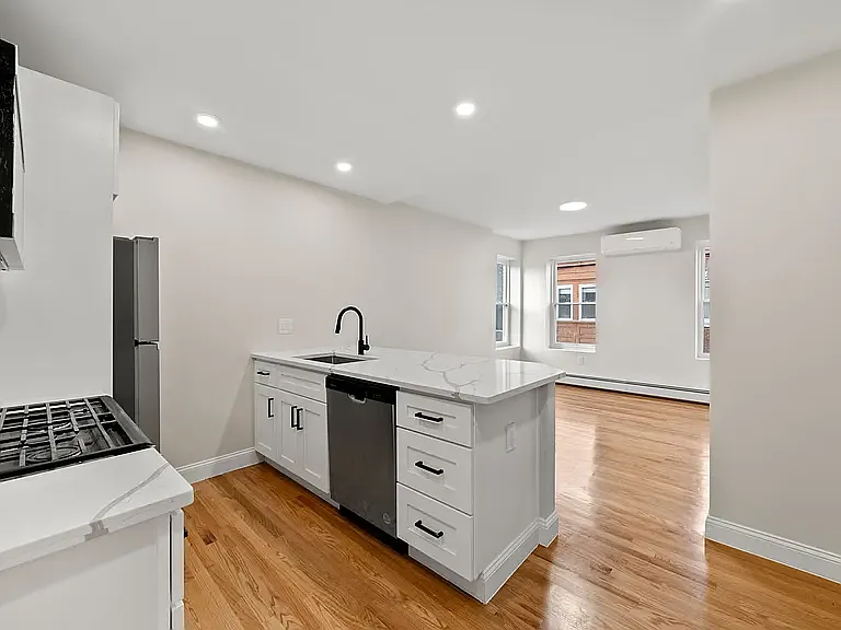 8 Baldwin Pl — Photo 1