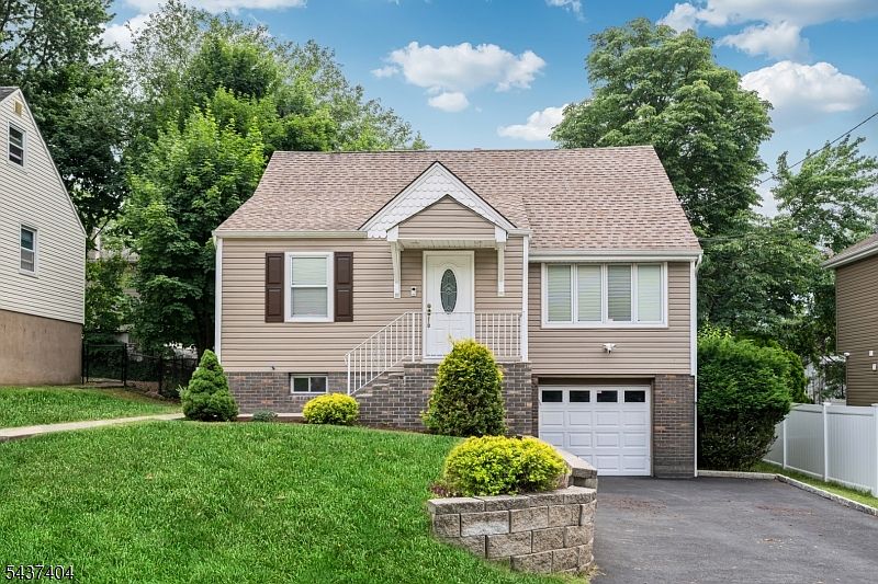 1st image of 16 Highview Dr