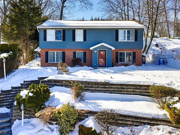 2nd image of 16 White Meadow Rd