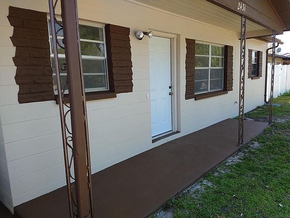 2nd image of 2431 Meadow Ln