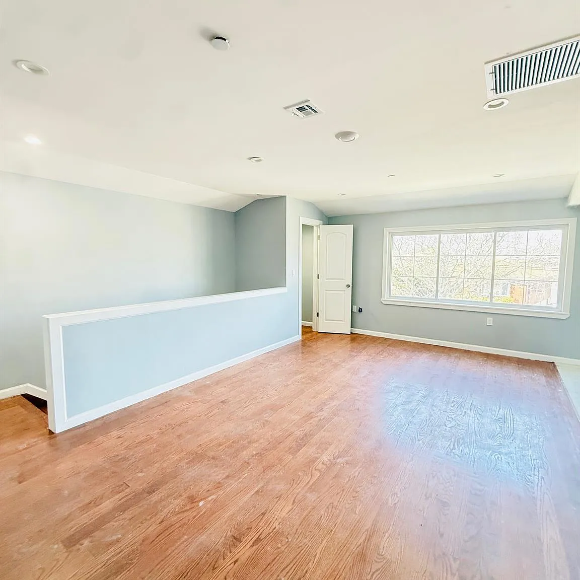 3 bed, 2.0 bath, 1008 sqft, $3,250 — Photo 4