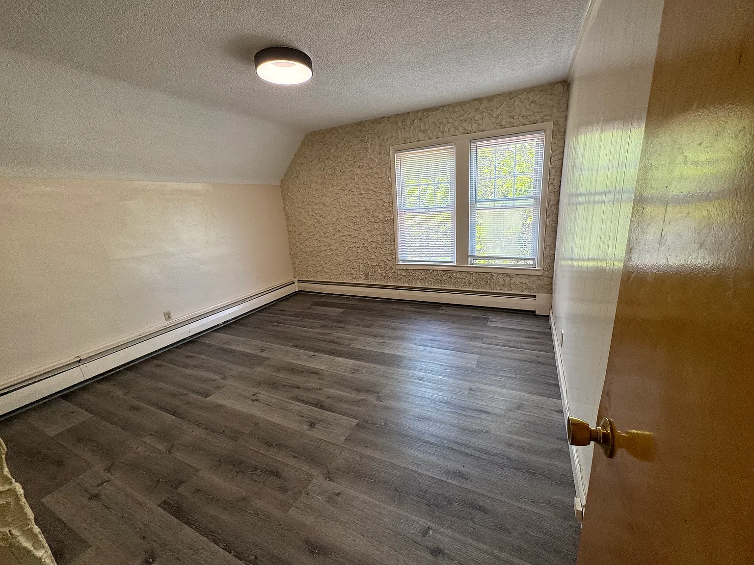 3 bed, 1200 sqft, $1,350 — Photo 2
