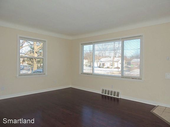 3rd image of 553 W Glendale St