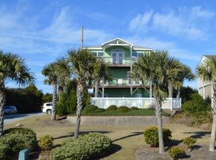102 8th St, Emerald Isle, NC 28594