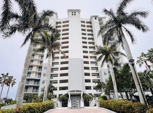425 Cove Tower Dr UNIT 902, Naples, FL 34113