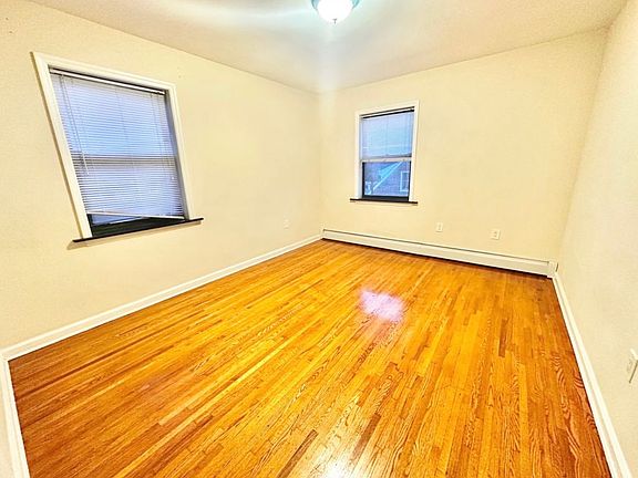 4th image of 19904 Crocheron Ave Floor 2
