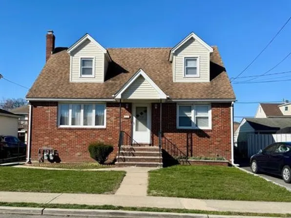 315 3rd St Floor 2, Saddle Brook, NJ 07663