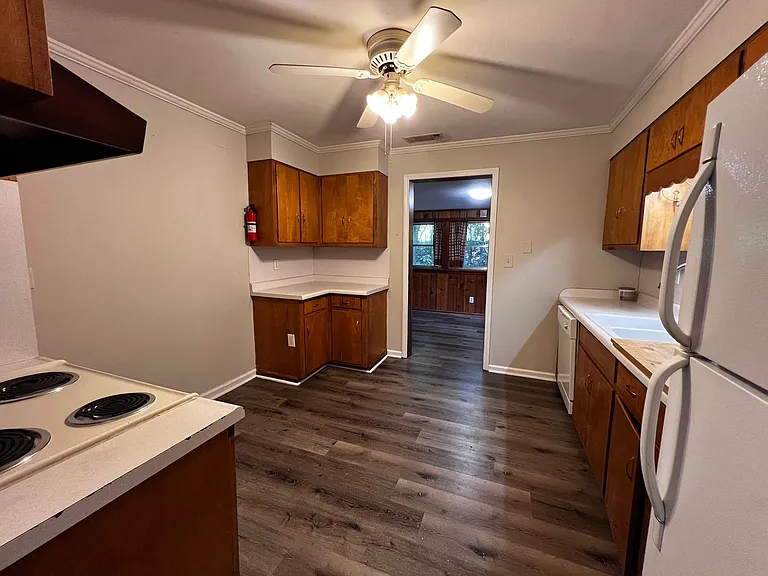 1045 Macon Hwy — Photo 3