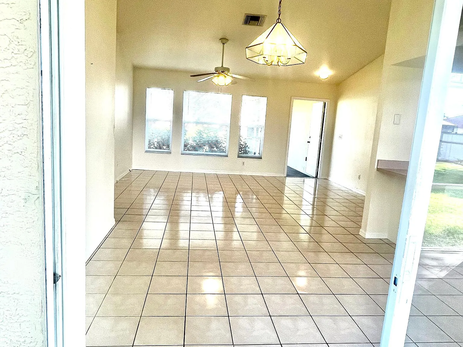 3 bed, 1215 sqft, $1,800 — Photo 3