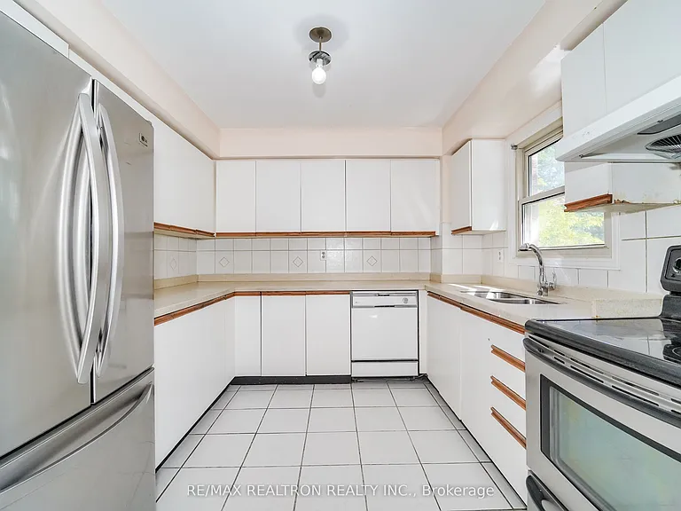 25 Cardwell Ave #24 — Photo 15