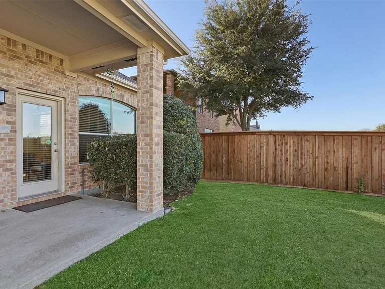 11086 Mansfield Dr — Photo 23