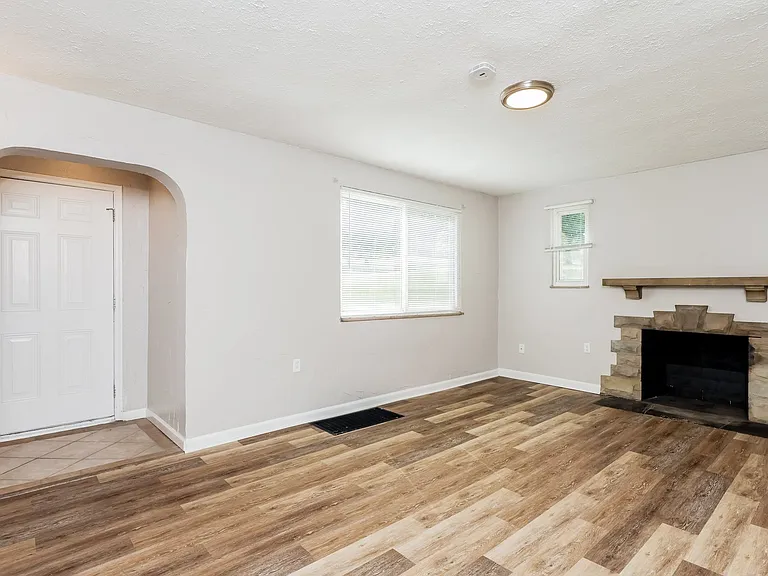 480678_019_living_room_13193790.jpg