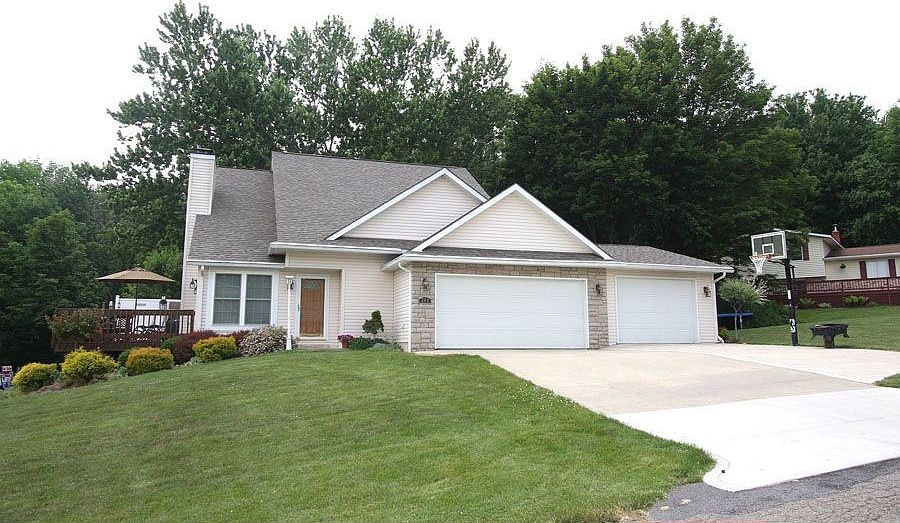 1st image of 348 Lakeview Heights Dr