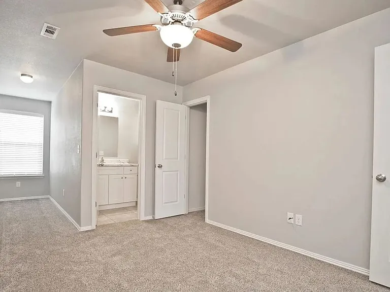 Haden Holly Station - Duplexes & Townhomes in Siloam Springs, AR — Photo 8