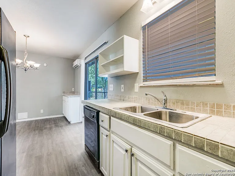 5830 Castle Yard — Photo 15