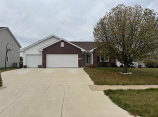 1916 Prestwold Pl, Machesney Park, IL 61115