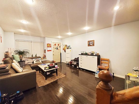 2nd image of 2844 W 22nd St