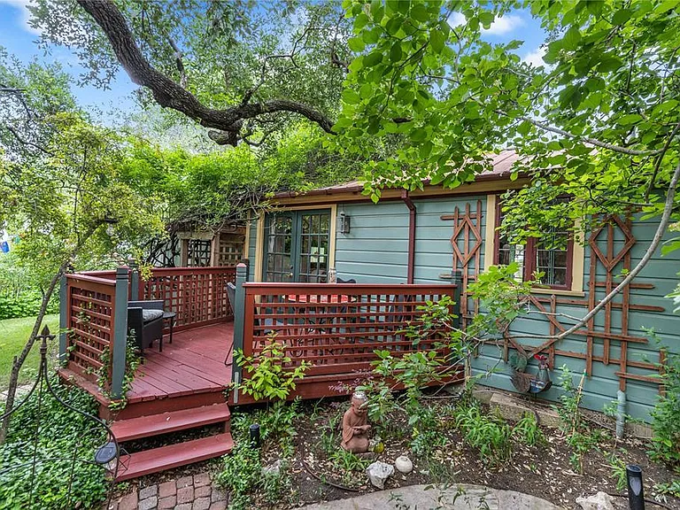 221 Park Ln — Photo 23