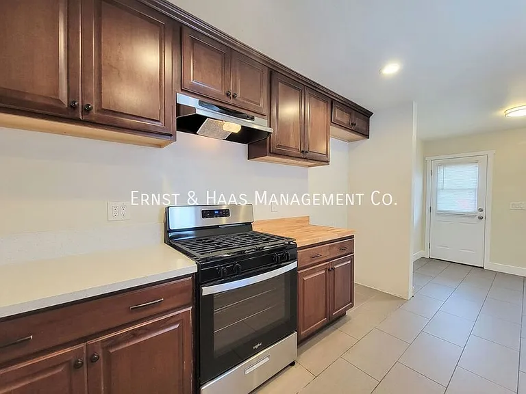 8429 Somerset Blvd — Photo 8