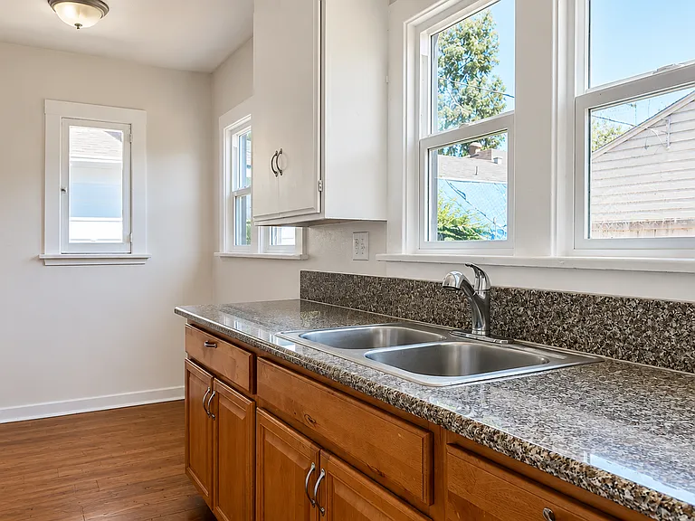 3112 Phelps Ave — Photo 6