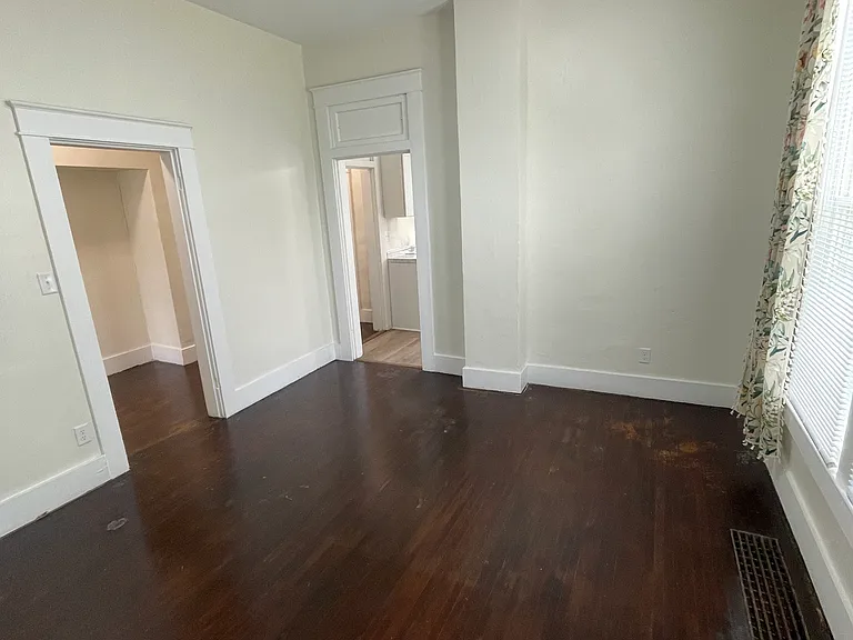 523-525 W Charles St #523 — Photo 6