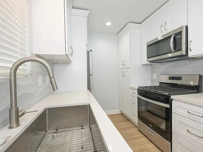 418 N Broadway #418.3 — Photo 4