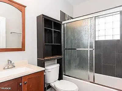 2 bed, 1.0 bath, 750 sqft, $1,800 — Photo 3
