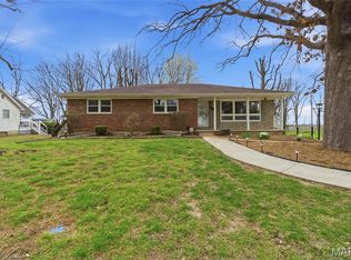 2113 S Main St, Dupo, IL 62239