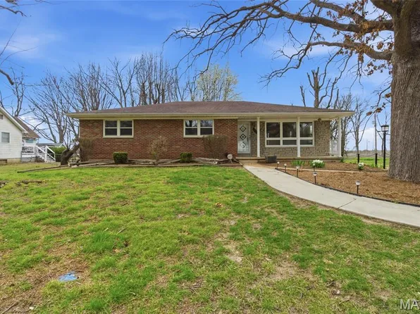 2113 S Main St, Dupo, IL 62239