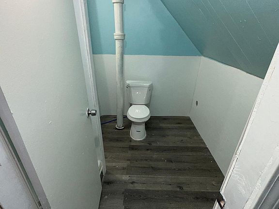 4th image of 272 Schuele Ave