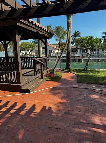 3 bed, 2.0 bath, 1621 sqft, $3,800 — Photo 3