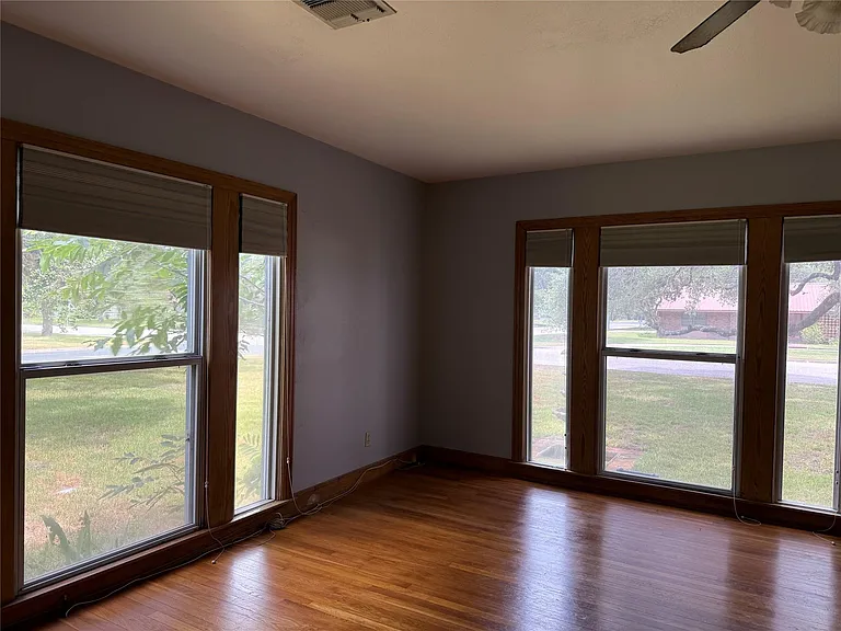 231 E Live Oak St #A — Photo 13